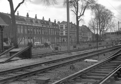 20023 Gezicht op een gedeelte van de Oosterspoorweg te Utrecht, uit het noorden met links op de achtergrond enkele ...